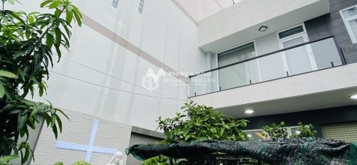 Diện tích 191m2, bán biệt thự vị trí đặt ở trung tâm Phường 8, Vũng Tàu, hướng Tây Nam, tổng quan nhà gồm có 4 phòng ngủ, đường 5 m có chỗ để xe-03