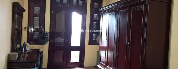 Bán nhà có diện tích chính 65m2 vị trí nằm trên Sơn Tây, Kim Mã giá bán chốt nhanh từ 20 tỷ ngôi nhà có tổng cộng 4 phòng ngủ với đường giao thông 3 m-02