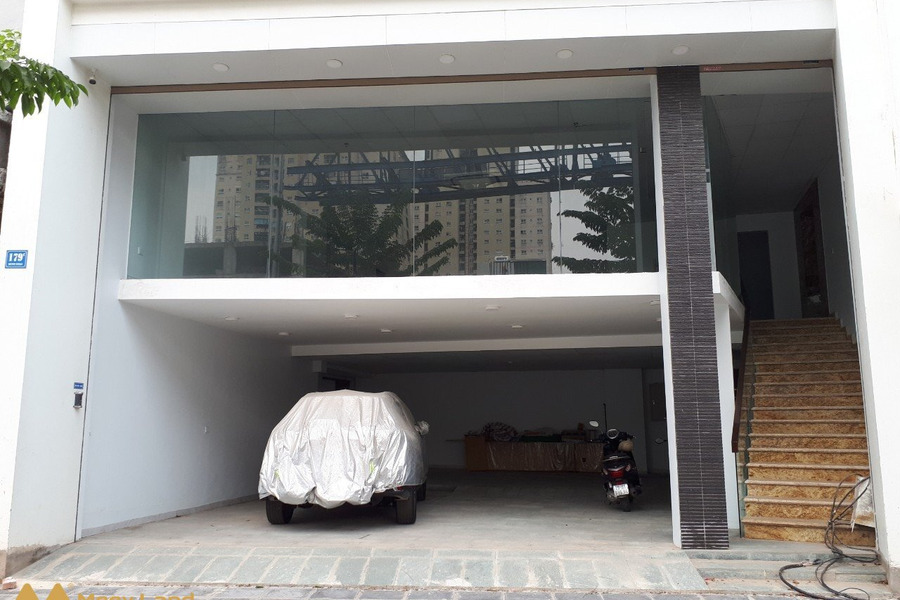 Cho thuê nhà mặt phố Minh Khai, diện tích 110m2, 4 tầng, mặt tiền 10m, thông sàn, thang máy, nhà mới-01