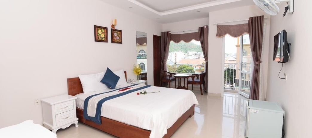 Bán gấp khách sạn đẹp mặt tiền Trần Qúy Cáp cách biển 50m