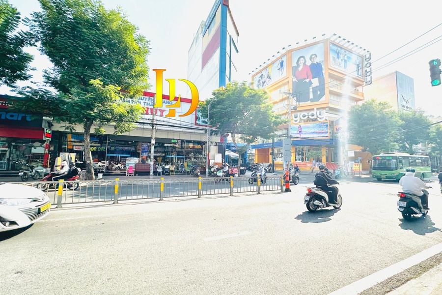 Cho thuê nhà mặt tiền nằm tại Nguyễn Thị Thập, Hồ Chí Minh, thuê ngay với giá rẻ bất ngờ 180 triệu/tháng có một diện tích là 320m2-01