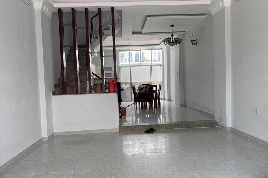 Nhà có 4 PN, cho thuê nhà, giá thuê hợp lý 23 triệu/tháng diện tích rộng 70m2 tại Đường D6, Hồ Chí Minh-01