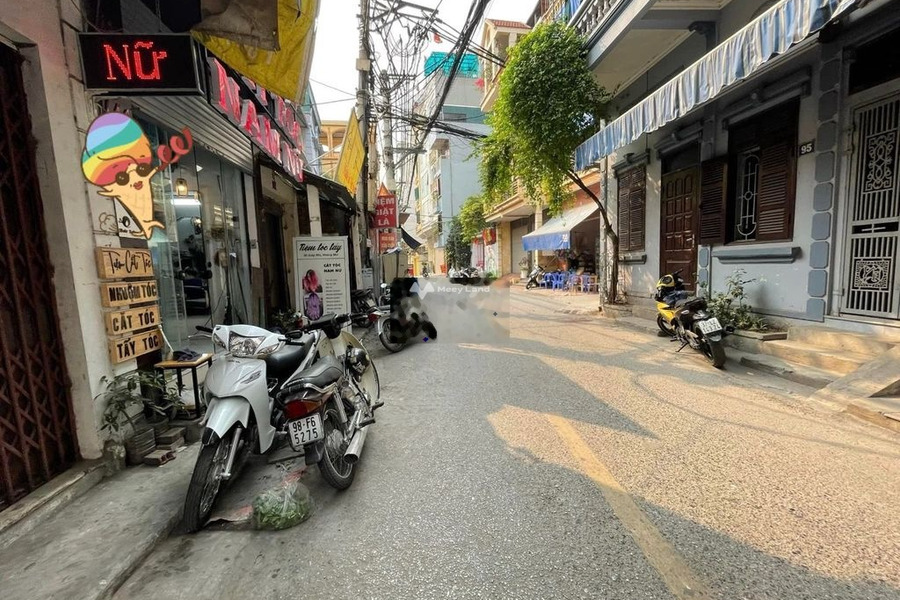 Trong nhà tổng quan có 3 PN bán nhà bán ngay với giá hữu nghị 4.3 tỷ có diện tích chung 16m2 vị trí đẹp nằm ở Trương Định, Thịnh Liệt-01