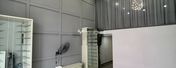 Trong căn hộ có tổng cộng 4 phòng ngủ, cho thuê căn hộ vị trí mặt tiền tại Phường 8, Hồ Chí Minh, 2 WC thuận mua vừa bán-03