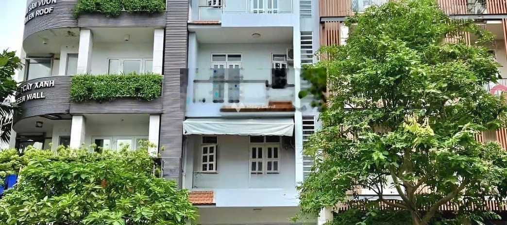 Diện tích tiêu chuẩn 100m2, cho thuê nhà ở tọa lạc ở Quận 7, Hồ Chí Minh, hướng Đông - Nam, căn nhà có tất cả 9 phòng ngủ, 5 WC dọn vào ở ngay