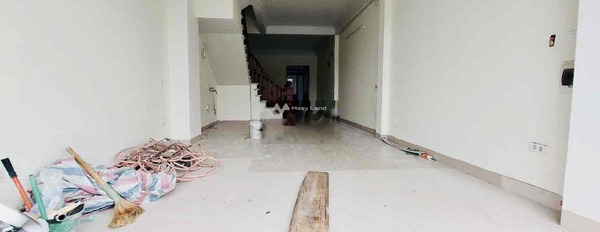 Tổng quan nhà thì gồm có 4 phòng ngủ, cho thuê nhà ở có diện tích rộng 85m2 giá thuê đề xuất 25 triệu/tháng tọa lạc ở Long Biên, Long Biên-03