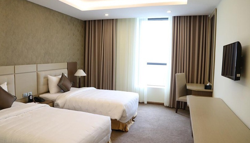 Bán gấp khách sạn 20 phòng mặt tiền Biển Hạ Long view biển 100%