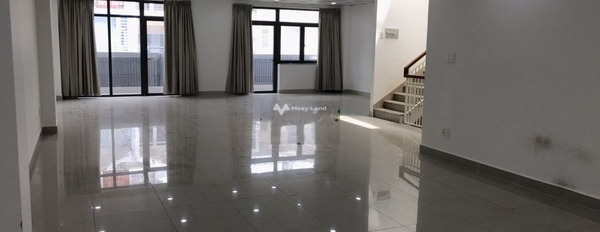 Trong nhà có tổng cộng 4 PN, cho thuê nhà, giá thuê mua ngay 120 triệu/tháng có diện tích gồm 180m2 vị trí tiện lợi Tân Hưng, Hồ Chí Minh-02