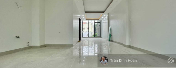 Vị trí đặt ngay tại Phường 2, Tân Bình cho thuê sàn văn phòng diện tích khoảng là 300m2 nội thất đơn giản Đầy đủ-02