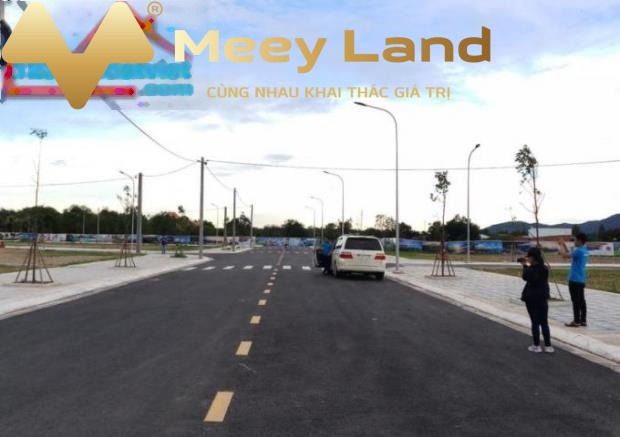 Giá bán vô cùng rẻ 430 triệu, Bán đất có dt là 170 m2 vị trí nằm ở Điện Bàn, Quảng Nam, hướng Đông, với mặt lộ rộng 12 mét lh biết chi tiết