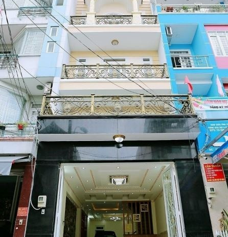 Lộ nhựa 20 m vị trí mặt tiền ngay tại Cô Giang, Hồ Chí Minh bán nhà vào ở ngay giá đề xuất chỉ 42 tỷ trong nhà này thì có 5 phòng ngủ