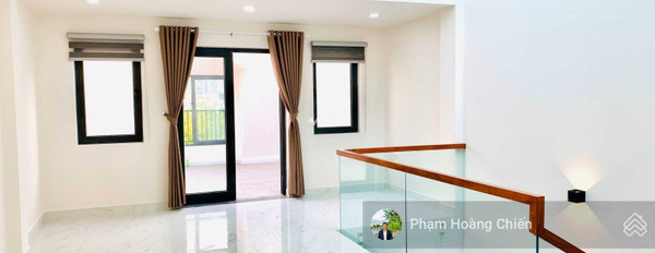 Vị trí đặt tọa lạc ngay ở An Phú, Hồ Chí Minh cho thuê nhà thuê ngay với giá siêu khủng chỉ 27 triệu/tháng, trong nhìn tổng quan gồm 4 phòng ngủ, 5 WC-02