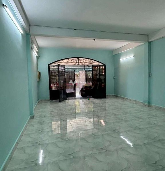 Cho thuê nhà diện tích cụ thể 70m2 vị trí đặt tọa lạc ở Tô Hiệu, Hồ Chí Minh thuê ngay với giá siêu rẻ 13.8 triệu/tháng, căn này gồm 3 PN, 2 WC-01