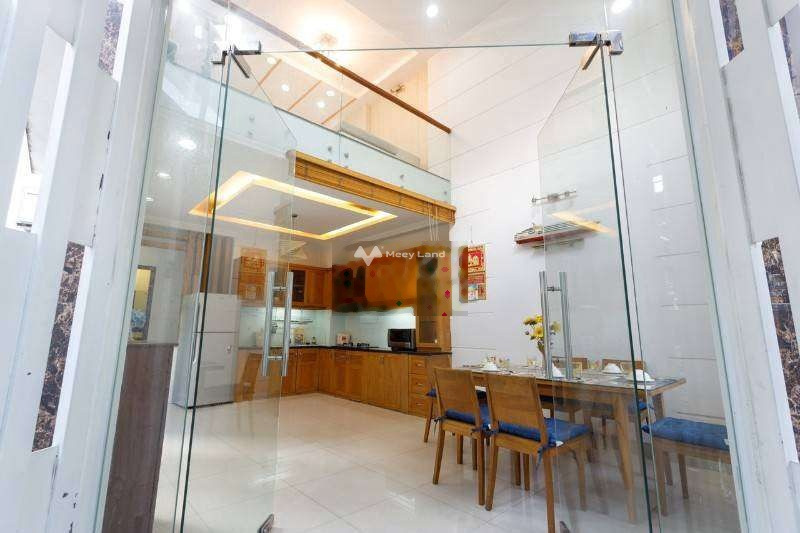 Giá thuê hiện tại 23 triệu/tháng, cho thuê nhà diện tích sàn là 50m2 vị trí mặt tiền ở Duy Tân, Phường 15, căn này bao gồm 2 phòng ngủ, 4 WC ở lâu dài-01
