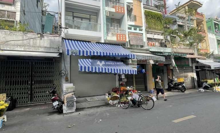 Vị trí đẹp ngay tại Quận 10, Hồ Chí Minh cho thuê nhà giá thuê cực tốt 45 triệu/tháng, trong nhà tổng quan có 8 PN, 8 WC