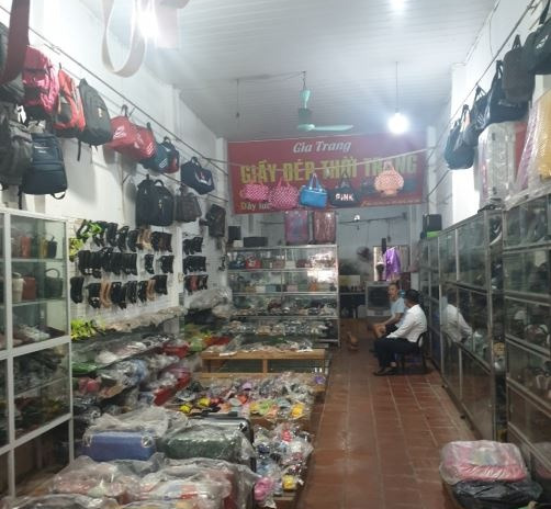 Diện tích 74 m2 bán cửa hàng mt 4 mét vị trí đặt tại Nguyễn Cao, Bắc Ninh giá cực sốc chỉ 11.8 tỷ, giấy cn qsdđ - sổ đỏ - sổ hồng, với ngõ trước nhà 1...