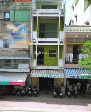 Với đường nhựa 30 mét vị trí mặt tiền ở Quận 4, Hồ Chí Minh bán nhà giá bán cực sốc từ 35 tỷ tổng quan bao gồm có 4 phòng ngủ