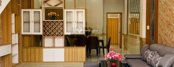 Giá 920 triệu bán nhà có diện tích chung 90m2 vị trí ngay Đoàn Nguyễn Tuấn, Bình Chánh trong nhà tổng quan gồm có 4 phòng ngủ, 3 WC liên hệ chính chủ-02