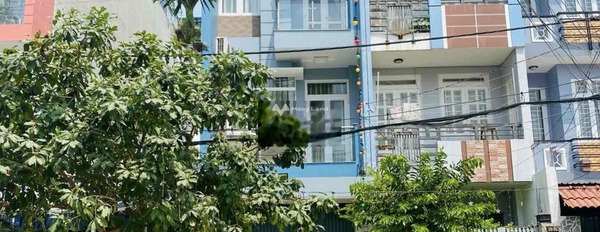 Giá chỉ 10.5 tỷ bán nhà có diện tích 80m2 vị trí đẹp Tân Sơn Nhì, Tân Phú trong nhà này 6 PN, 6 WC còn chần chờ gì nữa. hãy nhấc máy gọi ngay-03