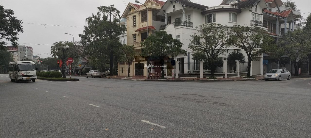 Có diện tích thực 182m2, bán biệt thự vị trí đặt ngay tại Nguyễn Công Trứ, Nam Định, căn nhà có tổng 4 PN, 3 WC pháp lý nhanh