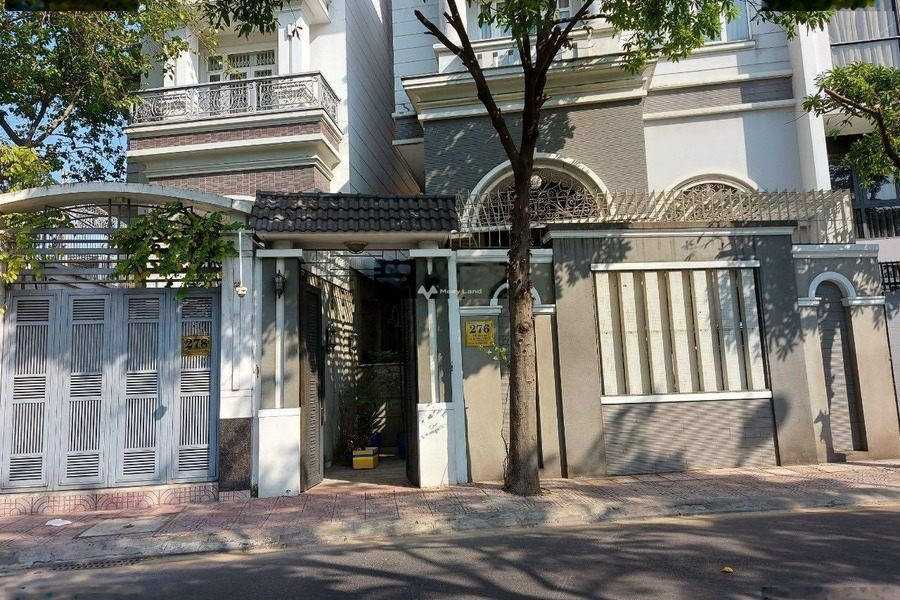 Bán biệt thự có một diện tích là 160m2 vị trí đẹp ở Quận 3, Hồ Chí Minh bán ngay với giá mua ngay chỉ 48 tỷ, tổng quan căn này có 6 phòng ngủ, 6 WC-01