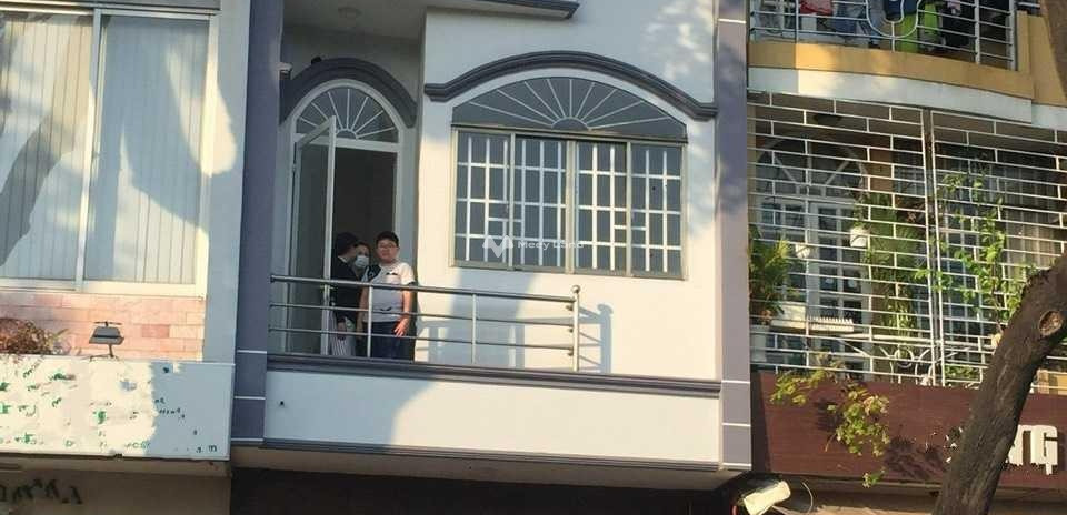 Diện tích gồm 32m2 bán nhà ngay ở Trường Sa, Hồ Chí Minh hãy nhấc máy gọi ngay
