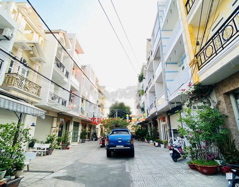 Ngôi nhà bao gồm 5 phòng ngủ, bán nhà ở diện tích chuẩn 65m2 giá bán bàn giao chỉ 8.1 tỷ vị trí cực kì thuận lợi ngay tại Tân Phú, Hồ Chí Minh-01