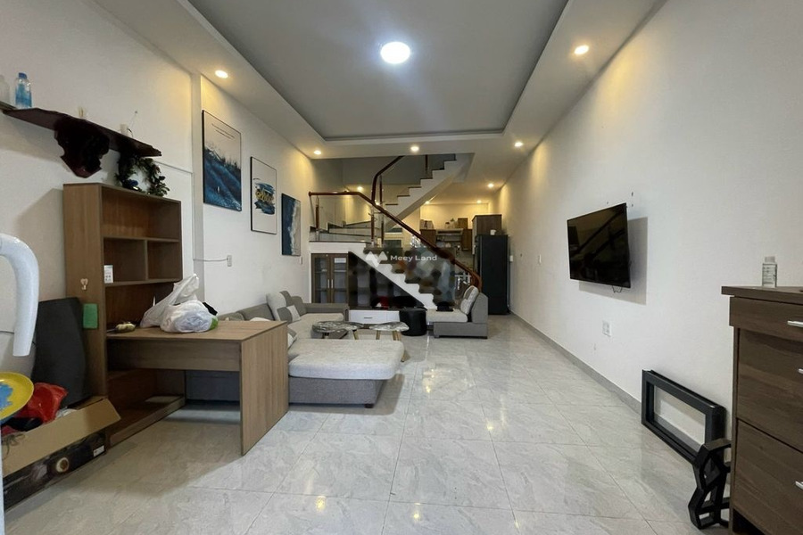 Vị trí phát triển Trần Thái Tông, Lâm Đồng cho thuê nhà thuê ngay với giá đàm phán 10 triệu/tháng, trong nhà này gồm có 3 phòng ngủ, 2 WC-01