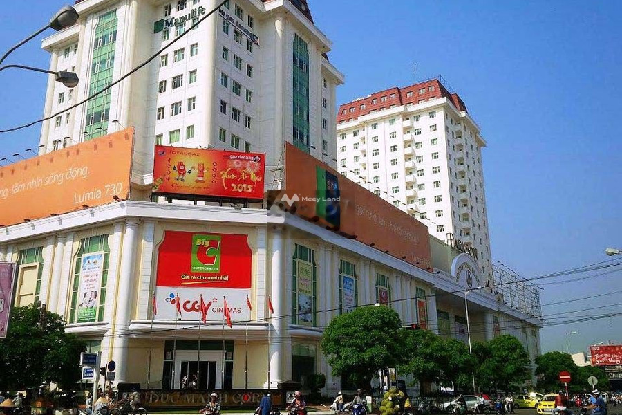 Cho thuê nhà diện tích thực 250m2 mặt tiền nằm ngay trên Hùng Vương, Đà Nẵng giá thuê khoảng 180 triệu/tháng-01