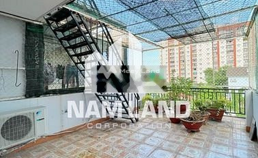 Căn nhà có tất cả 4 PN, cho thuê nhà ở diện tích tiêu chuẩn 250m2 giá bàn giao chỉ 25 triệu/tháng tọa lạc gần Bình Khánh, Hồ Chí Minh-03