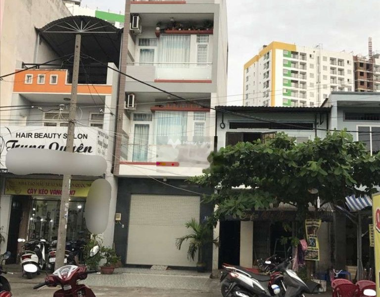 Vị trí đặt tại trung tâm Tân Sơn Nhì, Tân Phú cho thuê nhà giá thuê sang tên chỉ 18 triệu/tháng, nhà gồm 4 phòng ngủ, 3 WC-01
