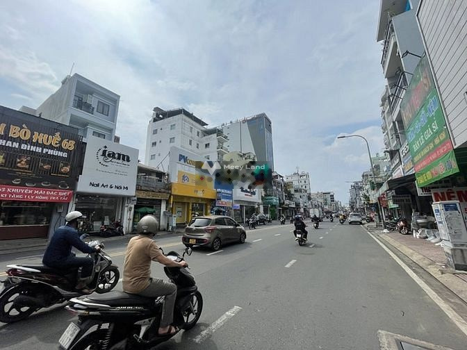 Vị trí thuận lợi tọa lạc ngay tại Phan Đình Phùng, Phú Nhuận cho thuê nhà giá thuê hấp dẫn 125 triệu/tháng, căn nhà bao gồm có 14 phòng ngủ, 7 WC-01