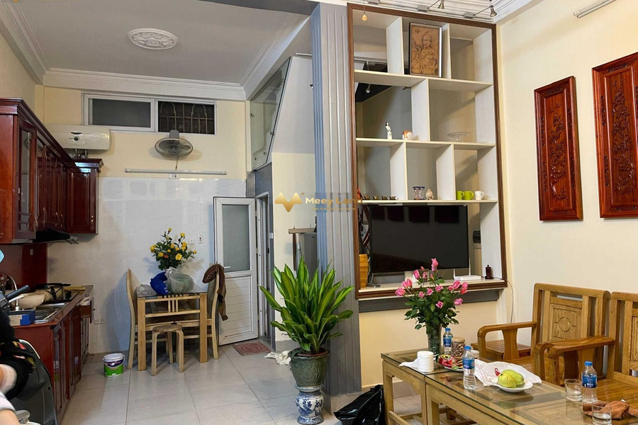 Cho thuê nhà ngay tại Quận Cầu Giấy, Hà Nội, giá đề xuất chỉ 9 triệu/tháng có diện tích chung là 35m2, hướng Nam, ngôi nhà gồm 4 PN-01