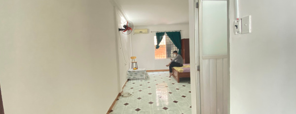 Cho thuê căn hộ 40m2 ở ngay Hàng Xanh, Bình Thạnh-03