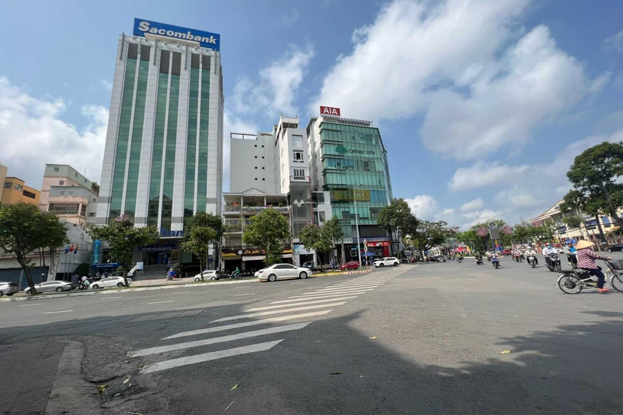 Cho thuê nhà ở diện tích gồm 750m2 vị trí tốt tại Đường 30/4, Ninh Kiều-01