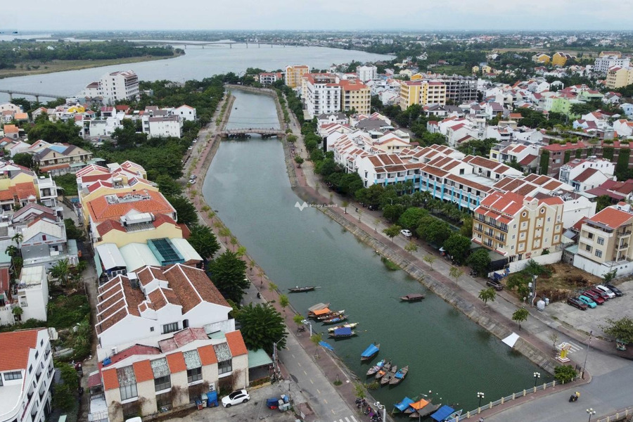 Bán biệt thự trong Nguyễn Du, Quảng Nam giá bán chính chủ chỉ 15 tỷ toàn bộ khu vực có diện tích 125m2, hướng Nam, nhìn chung có tổng 9 PN-01