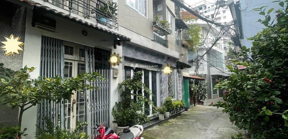 DT 14m2 bán nhà ở vị trí đẹp tọa lạc trên Nguyễn Văn Đậu, Phường 6 trong nhà này gồm có 1 phòng ngủ 1 WC liên hệ chính chủ