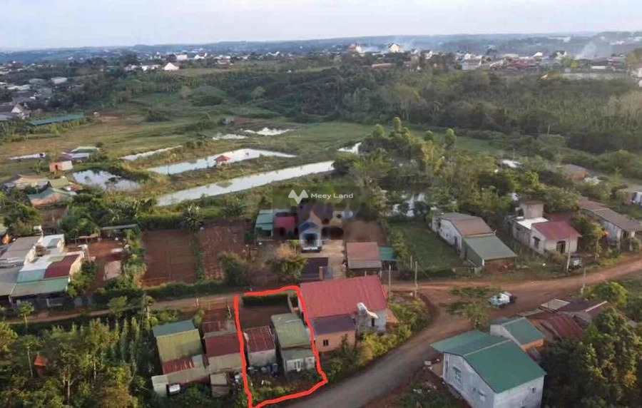 Bán nhà có diện tích rộng 180m2 vị trí thuận lợi ở Trung Tâm, Đắk Nông bán ngay với giá từ 250 triệu tổng quan trong ngôi nhà 2 phòng ngủ, 1 WC-01