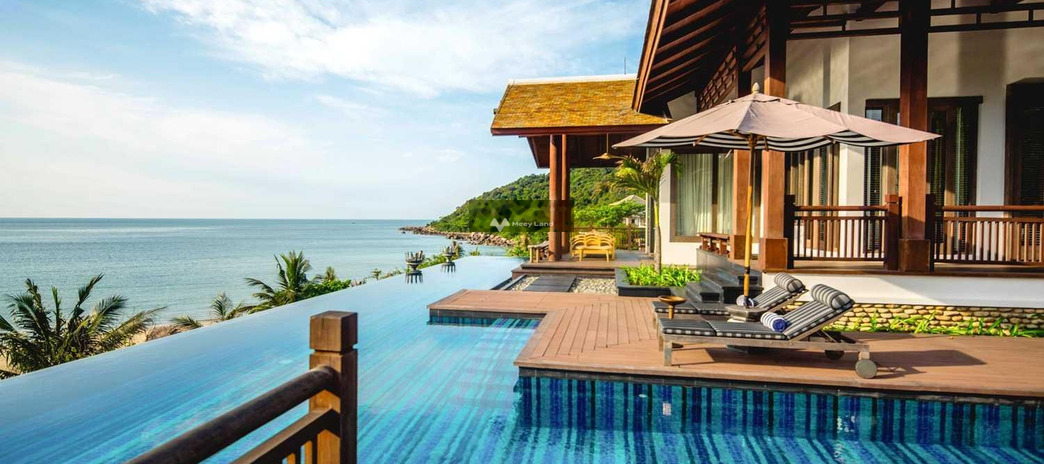 Bán resort Biển Cây Sao Phú Quốc 5000m2, 17 villas, hồ bơi, nhà hàng vị trí siêu đẹp