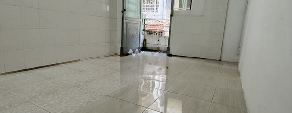 Có diện tích sàn 18m2 cho thuê phòng trọ mặt tiền nằm ngay trên Quận 10, Hồ Chí Minh căn phòng có nội thất trẻ trung Nhà trống thuận mua vừa bán-03