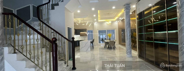Diện tích khoảng 115m2 bán nhà vị trí mặt tiền nằm tại Tân Định, Hồ Chí Minh trong nhà tổng quan bao gồm 5 PN 6 WC cảm ơn đã xem tin-02