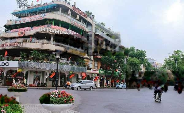 Cho thuê nhà MP Hàng Ngang, Hoàn Kiếm, MT: Lô góc, DT: 150m2/sàn x 2 tầng, giá thuê: 120tr/tháng 