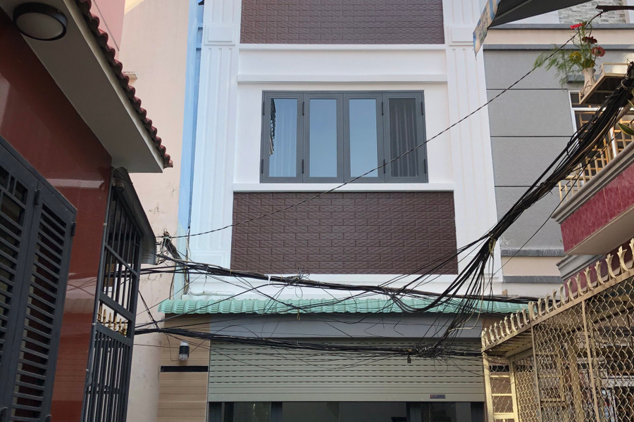Bán nhà 30m2, 2 lầu nở hậu gần đường Khánh Hội, Quận 4-01