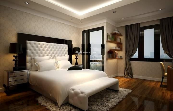 Vị trí đặt ngay tại Cù Chính Lan, Khương Trung bán nhà giá bán cơ bản 21 tỷ tổng quan trong ngôi nhà có 6 phòng ngủ