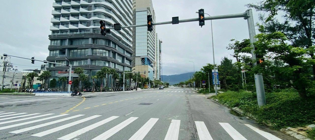 Góc hai mặt tiền đường lớn Nguyễn Huy Chương thông ra biển 60m 