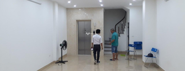 Cho thuê nhà, giá thuê phải chăng chỉ 50 triệu/tháng diện tích tổng 65m2 vị trí đặt ngay ở Dịch Vọng, Hà Nội-03