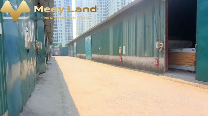 Ngay ở Nghĩa Đô, Hà Nội cho thuê kho bãi 1000 m2 thuê ngay với giá gốc 100 triệu/tháng khu vực dân cư