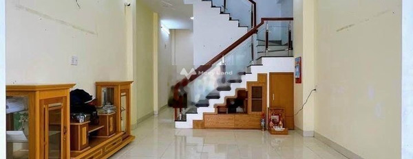 Bán nhà có diện tích 48m2 vị trí mặt tiền tọa lạc ngay ở Bến Mễ Cốc, Phường 15 bán ngay với giá thương mại chỉ 2.75 tỷ nhà này có tổng 3 PN, 4 WC-03