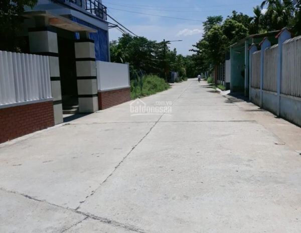 Bán biệt thự hồ bơi đường Lạc Long Quân, diện tích 215m2, giá 17 tỷ thương lượng