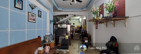 Bán nhà có diện tích 77m2 vị trí nằm ngay Phan Đăng Lưu, Phú Nhuận bán ngay với giá rẻ chỉ 9.99 tỷ tổng quan căn này thì có 5 phòng ngủ, 7 WC-03